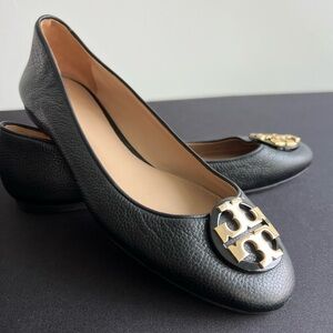 🖤Tory Burch Black Leather Flats with Gold Logo🖤